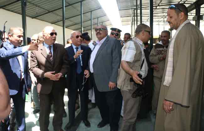 محافظ القاهرة يتفقد جراج روكسي لافتتاحه مايو المقبل| صور