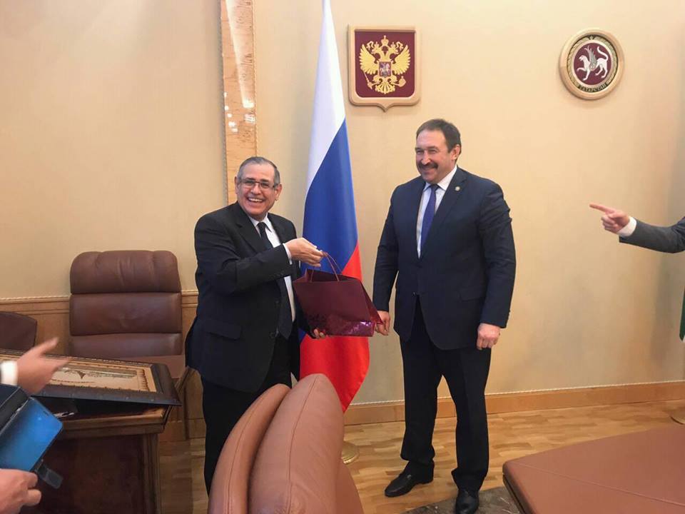 جانب من لقاء سفير مصر بموسكو ورئيس وزراء تتارستان الروسية