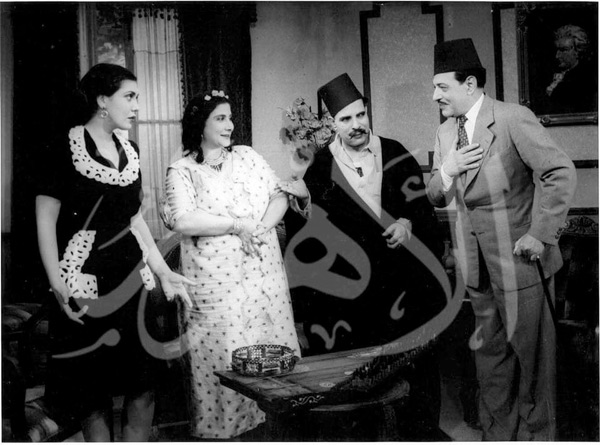 قصة أبو طبق ونفخوا وبلاليكا وسنية جنح مع لعبة الست .. صور حصرية من عام 1946  - بوابة الأهرام