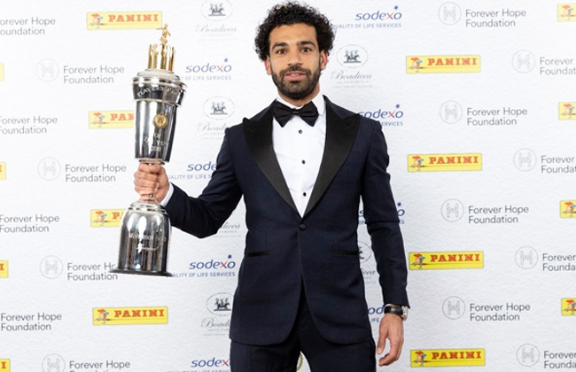 هدية سعودية بمكة المكرمة لصلاح بعد فوزه بجائزة أفضل لاعب في إنجلترا تعرف عليها