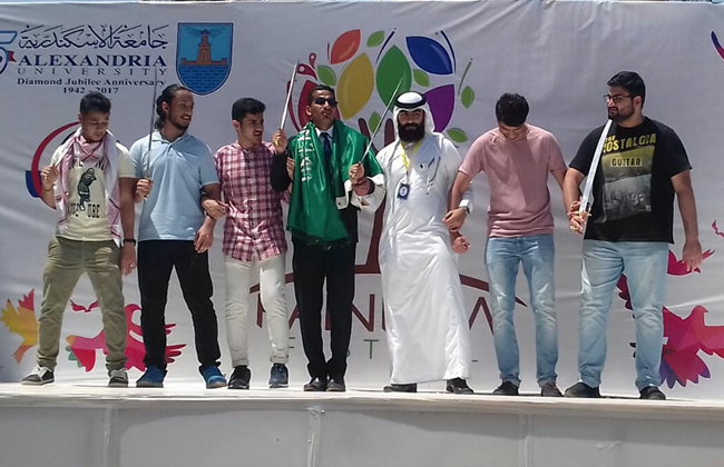 الشباب السعوديون ينقلون تراث المملكة في يوم الجاليات بـ «جامعة الاسكندرية