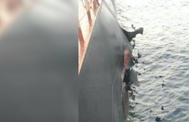 زورق مفخخ يستهدف سفينة على بُعد  ميلا بحريا جنوب غربي الحديدة اليمنية