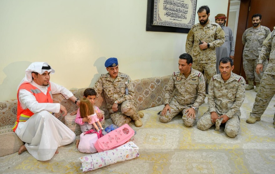 قوات التحالف العربي تسلم الطفلة جميلة