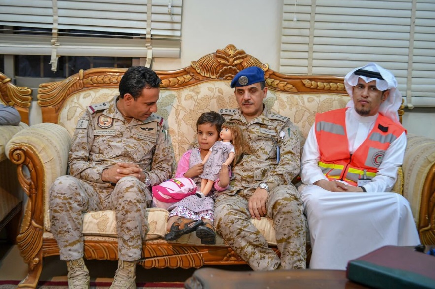 قوات التحالف العربي تسلم الطفلة جميلة