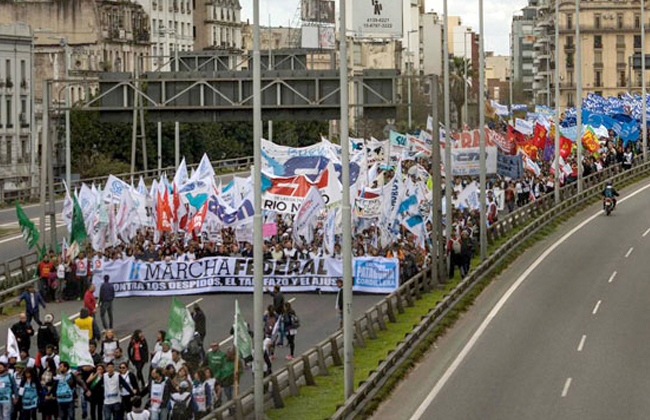 الآلاف يحتجون على تفاوض الأرجنتين مع صندوق النقد الدولي