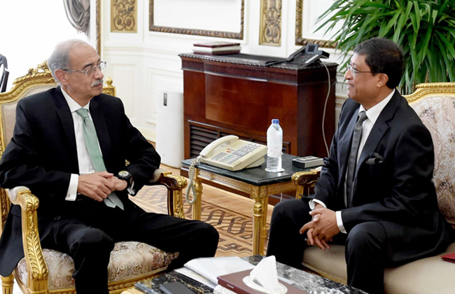 رئيس الوزراء يستقبل سفير الهند بالقاهرة ويبحثان سبل التعاون بين البلدين