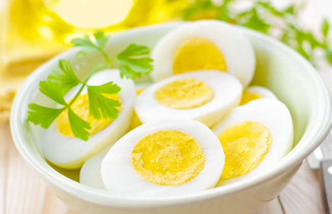 دراسة طبية حديثة توضح علاقة تناول البيض بالإصابة بالأمراض القلبية