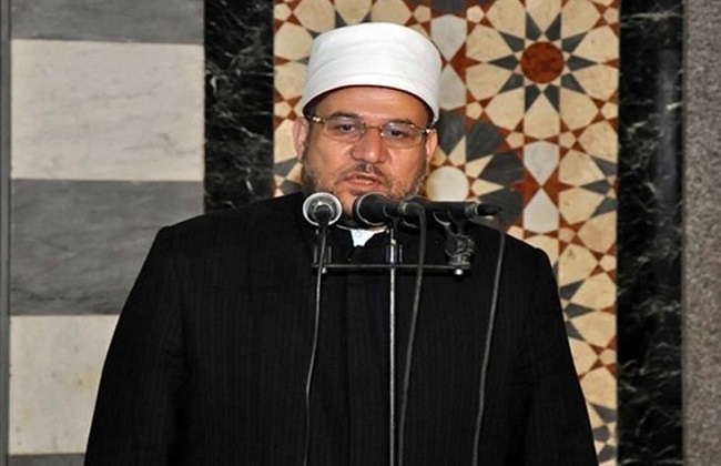 وزير الأوقاف يؤدي خطبة الجمعة بمسجد الحسين