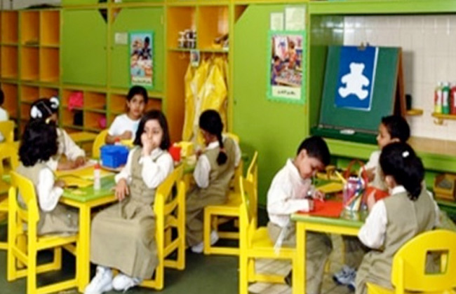 قبول الأطفال المسجلين على قوائم الانتظار بمرحلة رياض الأطفال فى المدارس الرسمية بالأقصر