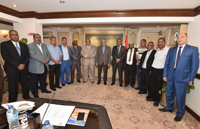 رئيس المقاولون العرب يلتقي أعضاء اللجنة النقابية للعاملين