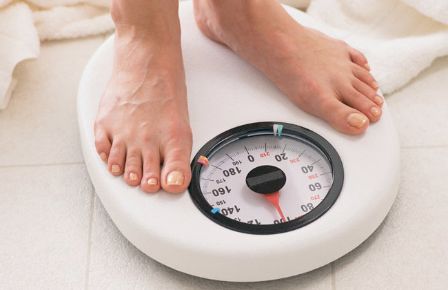 خبير تغذية يكشف حقيقة العلاقة بين الدهون والتخسيس وزيادة الوزن