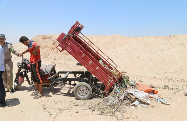 محافظ قنا اتخاذ إجراءات قانونية لكل من يقوم بإلقاء القمامة بالشوارع | صور 