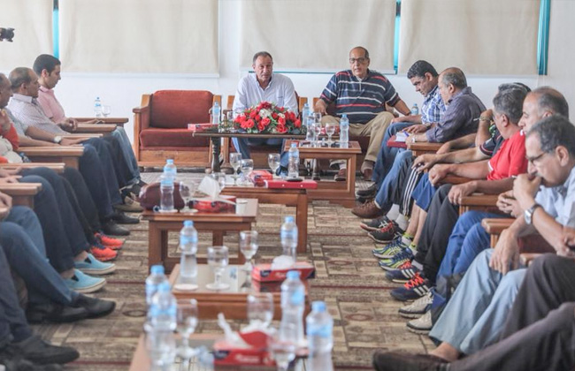 رئيس الأهلي يجتمع مع مدربي النشاط الرياضي بمدينة نصر