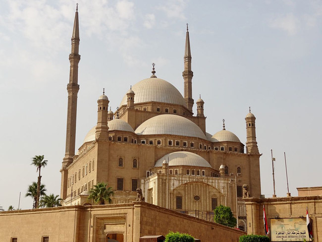 وزراء الأوقاف والنقل والتنمية المحلية يصلون مسجد محمد علي لأداء صلاة الجمعة احتفالاً بعيد القاهرة القومي
