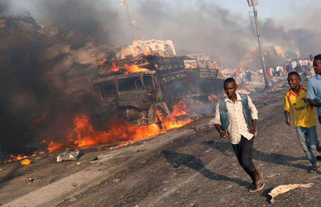 رويترز انفجار كبير في العاصمة الصومالية مقديشو ودخان يتصاعد من المكان