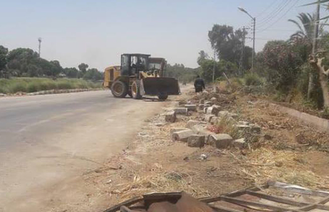 إزالة التعديات من الطريق السريع مصر أسوان الشرقي الزراعي بالأقصر | صور