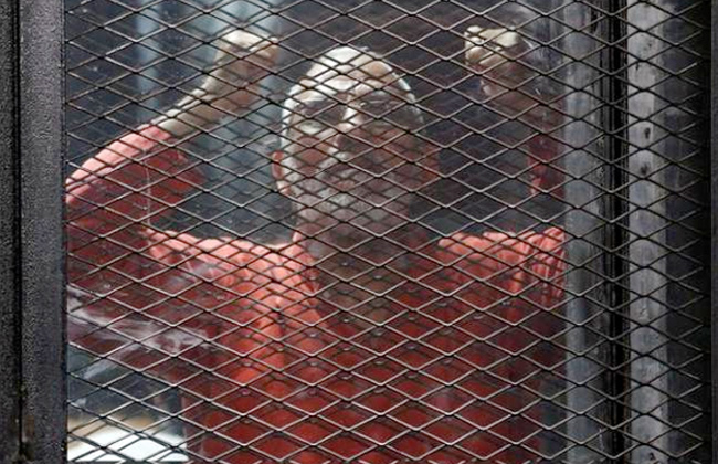 الحكم على بديع و آخرين بالسجن المؤبد في فض اعتصام رابعة