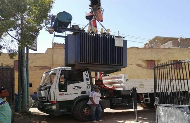 رفع قدرة محول محطة الوقود بالحبيل فى الأقصر 