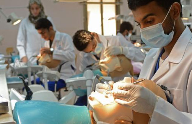 الحكومة تنفي تقليص مدة الدراسة بكلية طب الفم والأسنان لأربع سنوات - بوابة  الأهرام