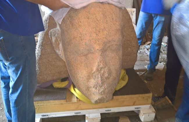 المتحف المصري الكبير يستقبل رأس تمثال للملك سنوسرت الأول |صور 