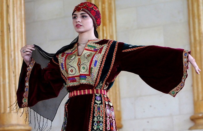 بحثا عن ثوب الرملة .. فلسطينية تجمع الزي التقليدي الذى ضاع مع النكبة -  بوابة الأهرام