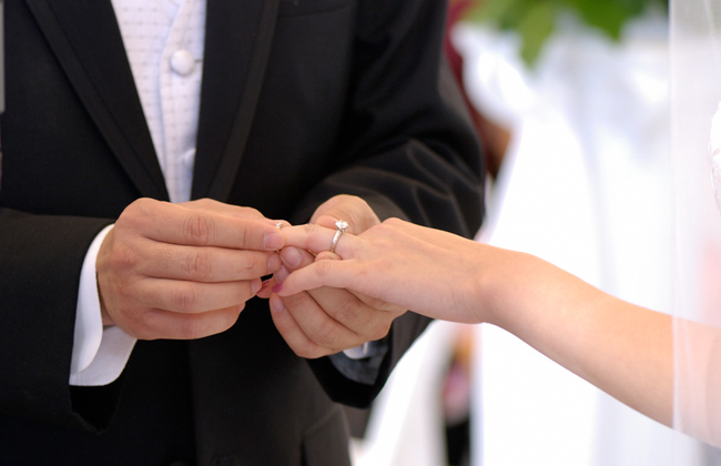 فرض ضريبة على الحاضرين دعوة غريبة لحضور حفل زفاف