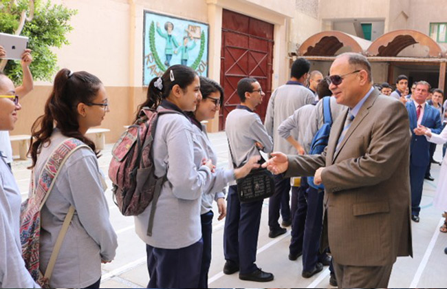 محافظ الفيوم يتفقد عددا من المدارس في اليوم الأول للدراسة | صور 