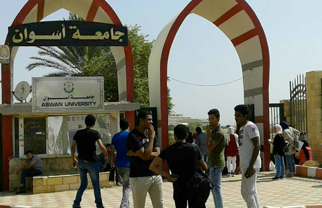 رئيس جامعة أسوان يلتقي رئيس الأكاديمية العربية لبحث سبل التعاون