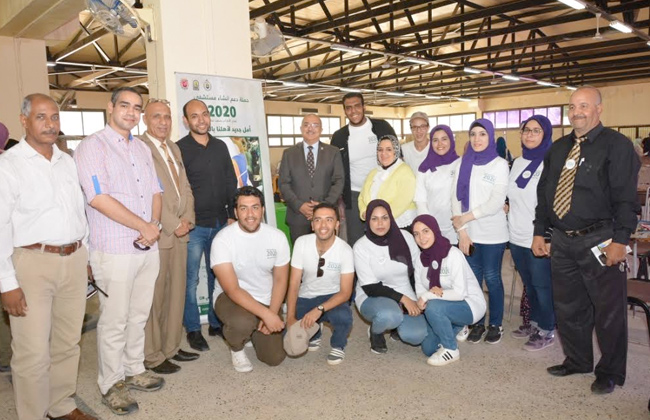 رئيس جامعة أسيوط يتفقد أعمال الكشف الطبي على الطلاب الجدد| صور 