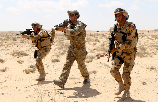 القوات الخاصة المصرية ونظيرتها الأمريكية تجري تدريبا مشتركا ضمن فعاليات  النجم الساطع | صور - بوابة الأهرام