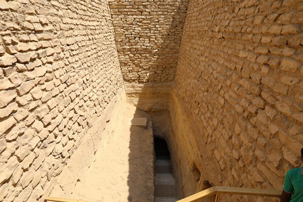  أعمال التطوير والترميم بالمقبرة الجنوبية للملك زوسر