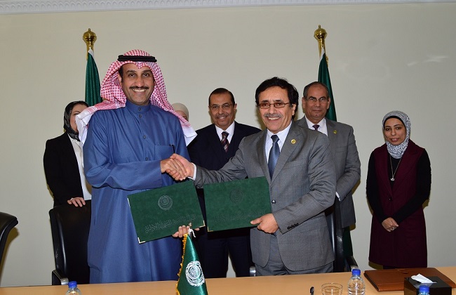المنظمة العربية للتنمية الإدارية توقع اتفاقية تعاون مع العمل العربية| صور