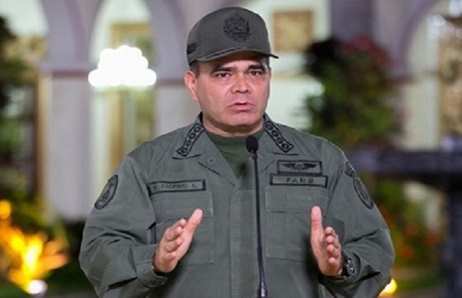 وزير الدفاع الفنزويلي على أولئك الذين يحاولون الاستيلاء على السلطة أن يمروا فوق جثث أفراد الجيش أولا