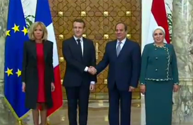 بدء القمة المصرية الفرنسية بين الرئيس السيسي وماكرون بقصر الاتحادية 