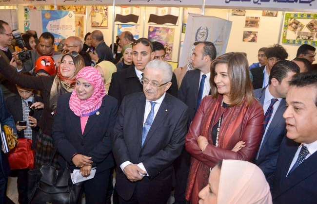 وزيرة الهجرة تشيد بمشاركة علماء مصر في الخارج ببرنامج جامعة الطفل | صور