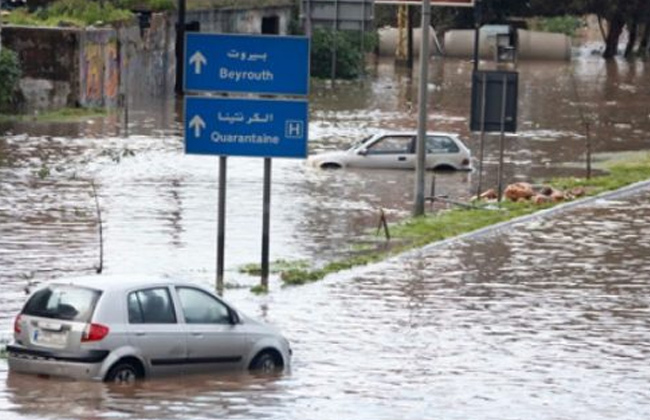 لبنان تغرق في السيول وحياة المواطنين تصاب بالشلل بسبب تراكم المياه| فيديو