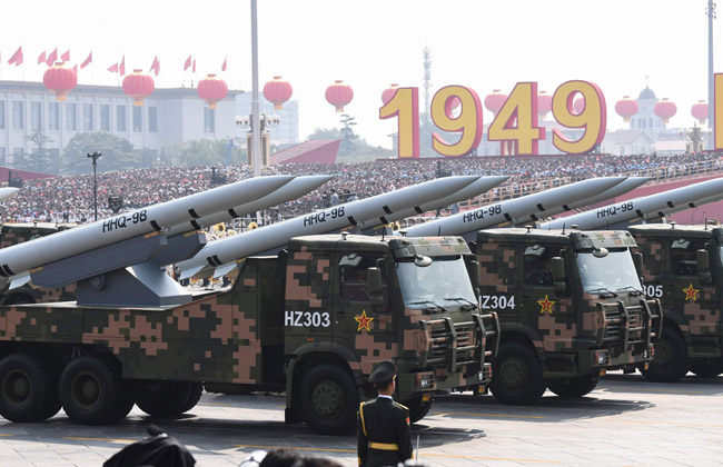 عروض عسكرية وكرنفالية الصين تستعرض قوتها العسكرية في الذكرى السبعين لتأسيسها | صور 