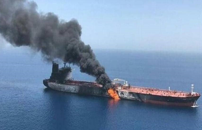 انفجار في ناقلة نفط إيرانية بالبحر الأحمر