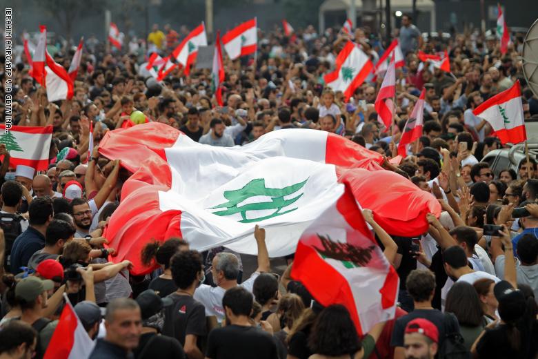 تواصل الاحتجاجات وقطع الطرقات في لبنان لليوم الـ  على التوالي