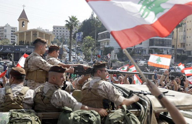 الجيش اللبناني ملتزمون بحماية حرية التعبير والتظاهر بعيدا عن إقفال الطرق