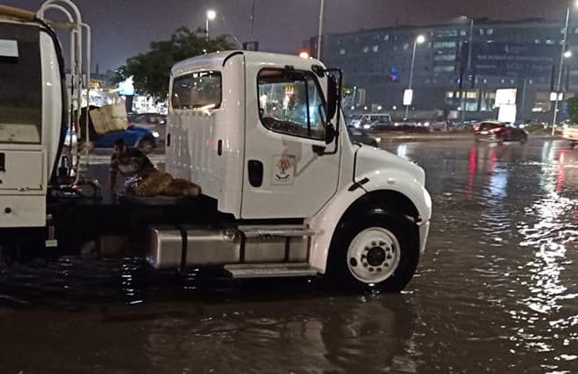 السيطرة علي مياه الأمطار بالقاهرة الجديدة 