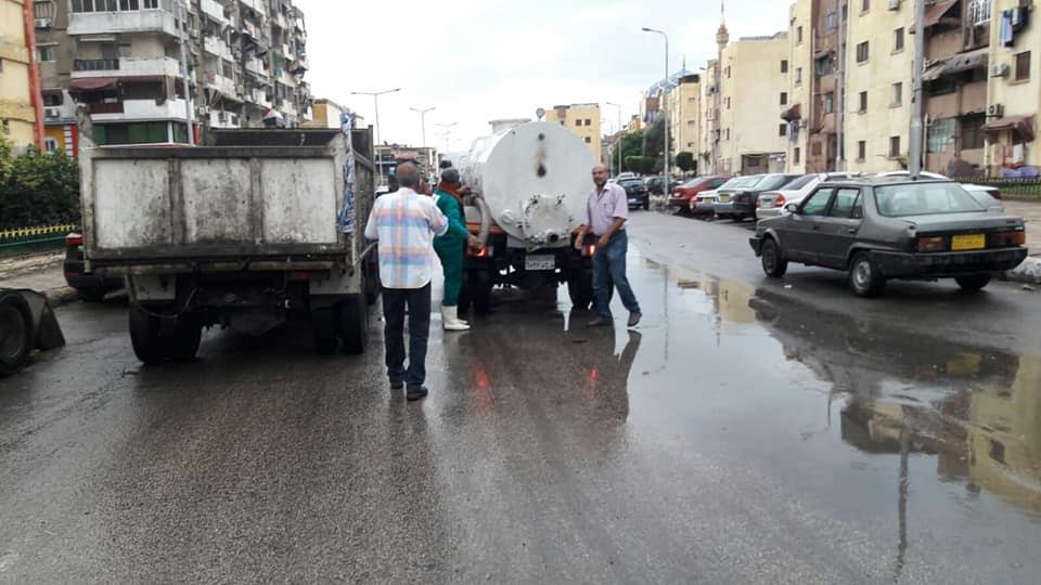 سيارات الكسح لشفط تكدسات مياه الأمطار من شوارع بورسعيد
