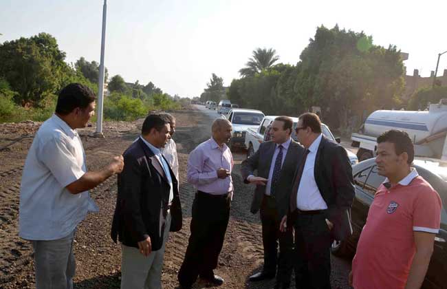 نائب محافظ الأقصر يتابع مدى جاهزية الطرق لاستقبال الموسم السياحي الجديد | صور