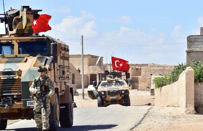 القوات التركية تجدد اعتداءاتها بالمدفعية على محيط بلدة عين عيسى في سوريا