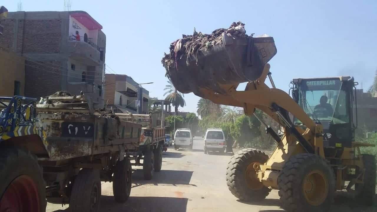 رفع  طن مخلفات صلبة في أكبر حملة بمدينة القرنة غرب الأقصر| صور