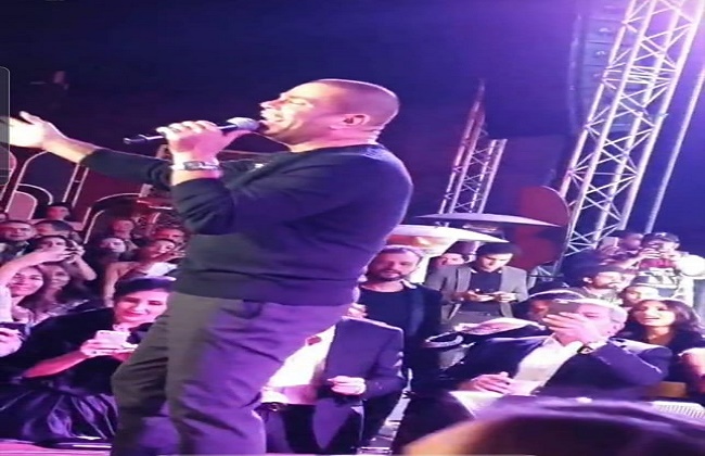 عمرو دياب يشعل حفل مهرجان القاهرة السينمائي الدولي|فيديو