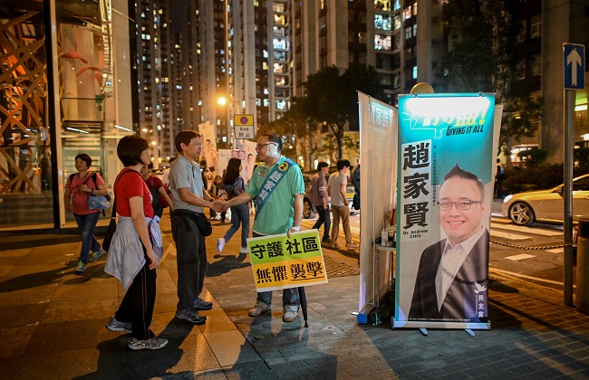 إغلاق صناديق الاقتراع في هونج كونج بعد نسبة مشاركة قياسية