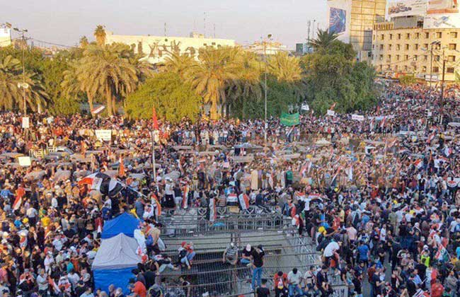 هدوء وسرادقات عزاء في ساحات وشوارع عراقية بعد إعلان المهدي اعتزامه الاستقالة من منصبه