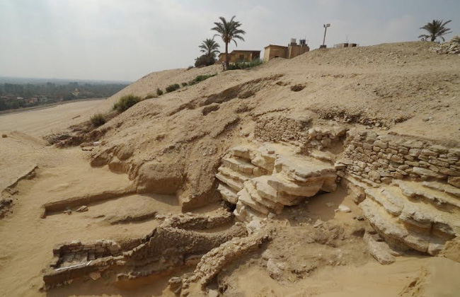 البعثة المصرية اليابانية تكتشف مقبرة على طراز الكتاكومب من العصر الروماني| صور 