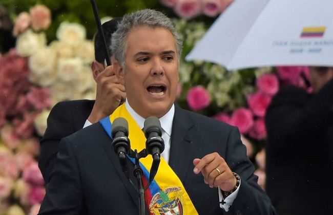 بلومبرج استقالة وزير الدفاع الكولومبي